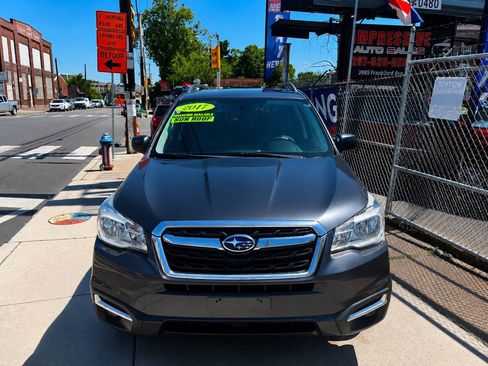 Used 2017 Subaru Forester 2.5i Premium AWD/4WD image 3
