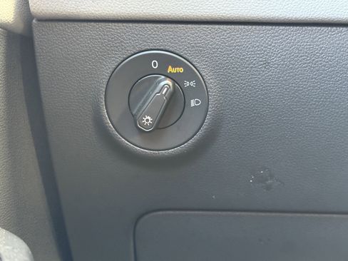 Used 2022 Volkswagen Taos SE image 26