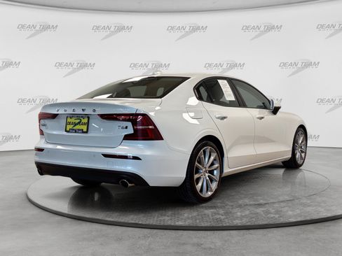 Used 2021 Volvo S60 T6 Momentum AWD/4WD image 8