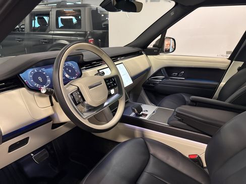 Used 2024 Land Rover Range Rover SE image 8