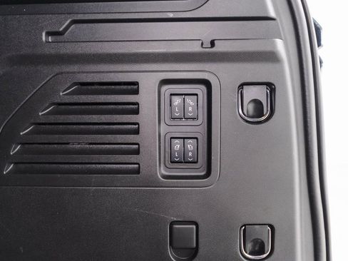 Used 2025 Chevrolet Traverse RS image 42