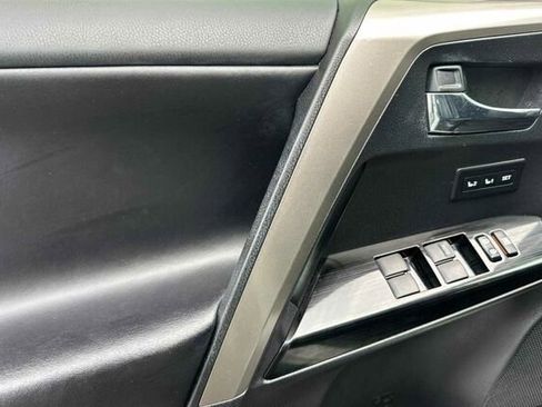 Used 2018 Toyota RAV4 Limited image 10