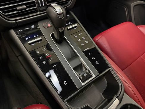 Used 2026 Porsche Macan AWD/4WD image 20