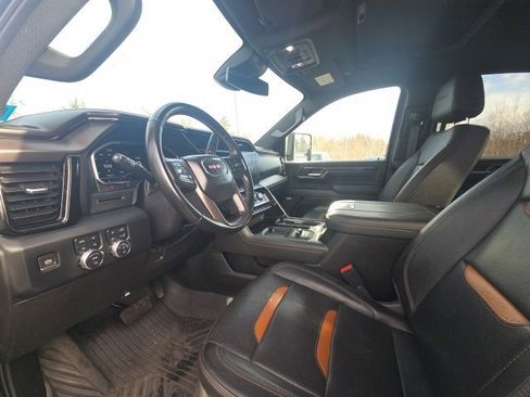 Used 2024 GMC Sierra 2500 AT4 w/ AT4 Preferred Package image 9