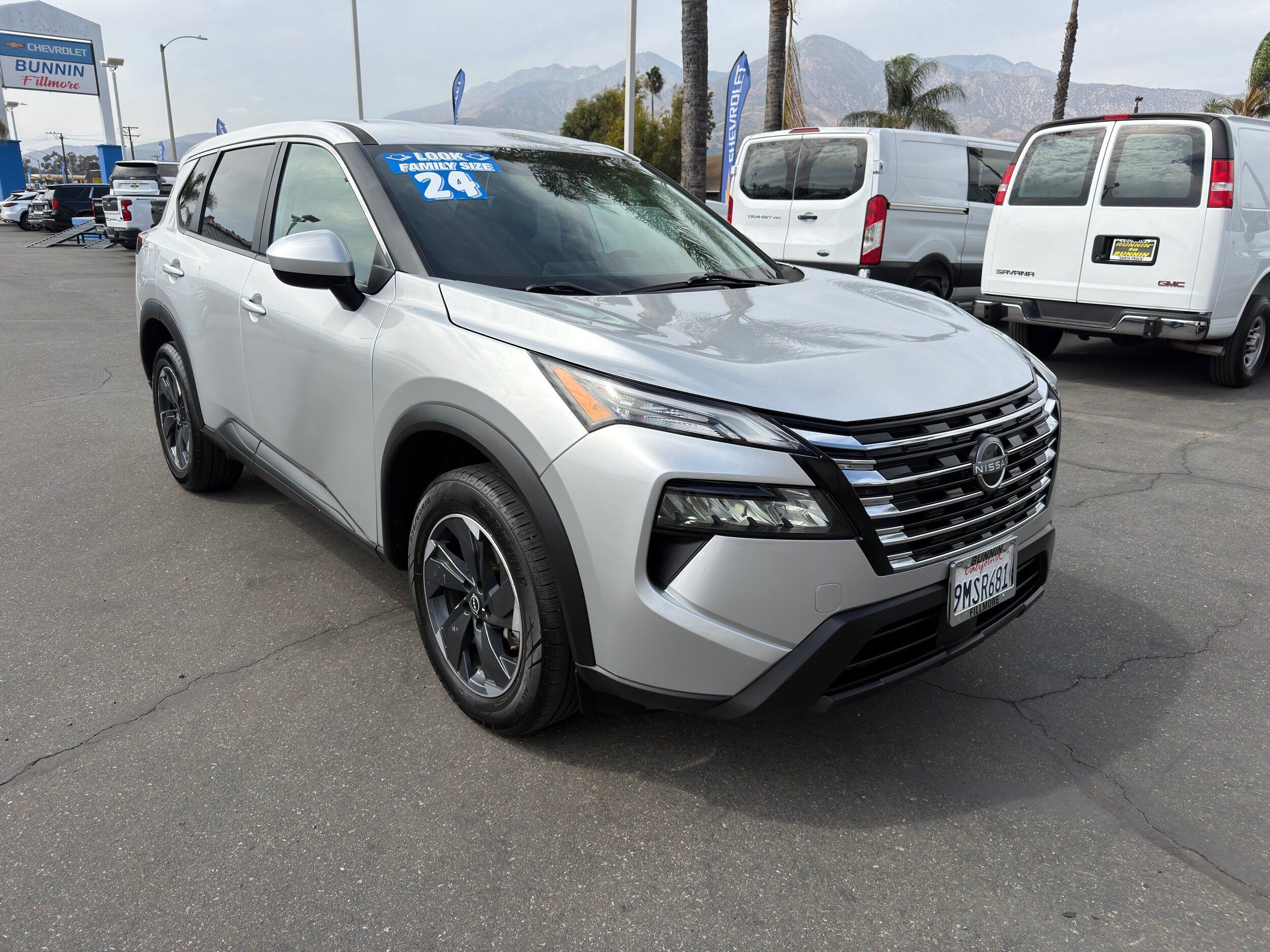 Used 2024 Nissan Rogue SV AWD/4WD image 2