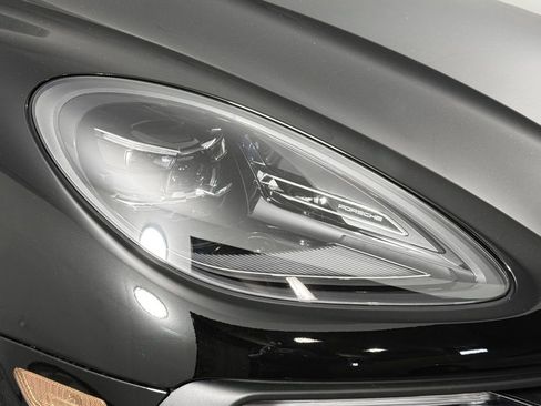 Certified 2026 Porsche Macan AWD/4WD image 15