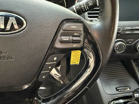 Used 2017 Kia Forte S image 23