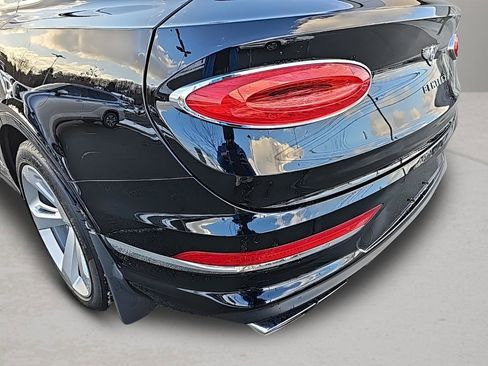 Certified 2022 Bentley Bentayga image 15