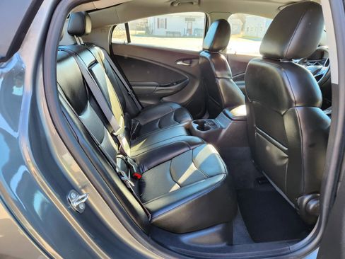 Used 2017 Chevrolet Volt LT w/ Comfort Package image 18