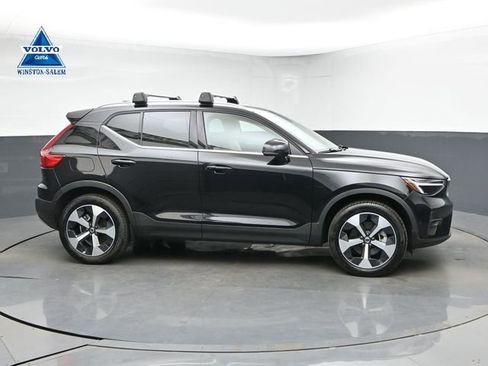 Used 2025 Volvo XC40 B5 Plus AWD/4WD image 1