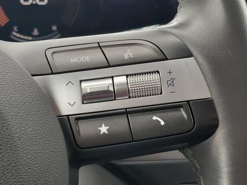 Used 2025 Hyundai Kona SEL FWD image 25