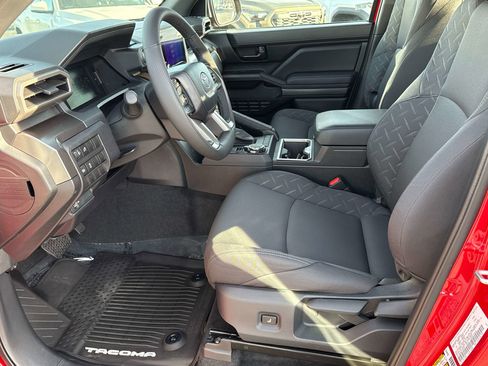 Used 2025 Toyota Tacoma SR5 image 12