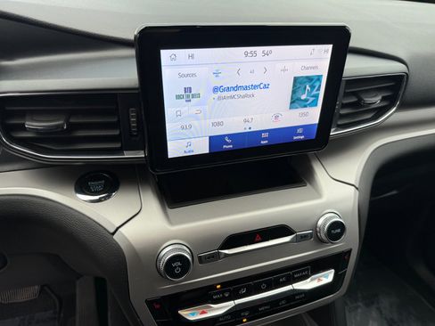 Certified 2022 Ford Explorer XLT w/ Equipment Group 202A image 12