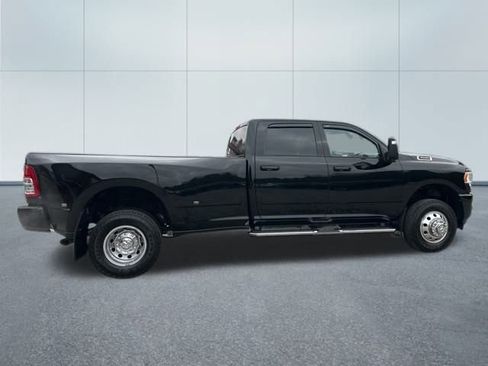 Used 2024 RAM 3500 Big Horn w/ Sport Appearance Package image 10