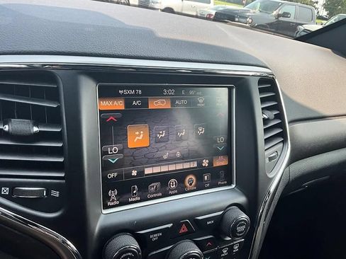 Used 2017 Jeep Grand Cherokee Altitude AWD/4WD image 21