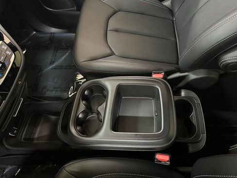 New 2026 Chrysler Pacifica Select image 31