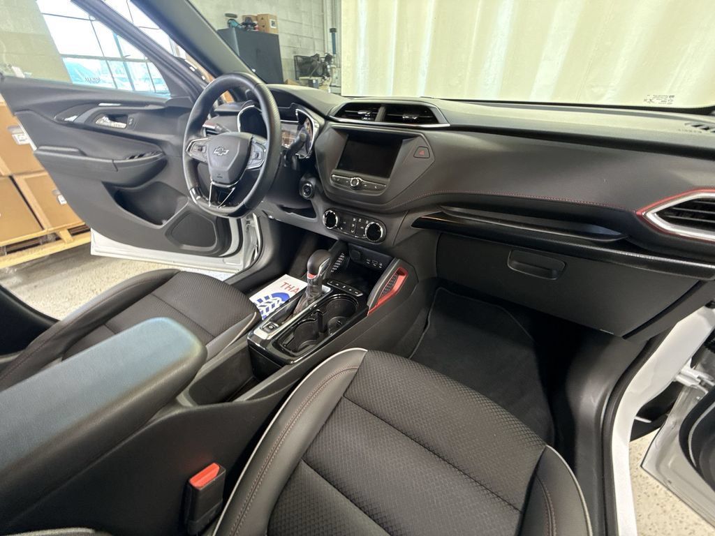 Used 2023 Chevrolet TrailBlazer RS AWD/4WD image 30