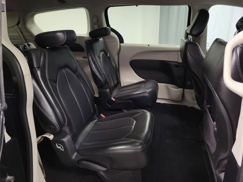 Used 2021 Chrysler Voyager Lxi image 26