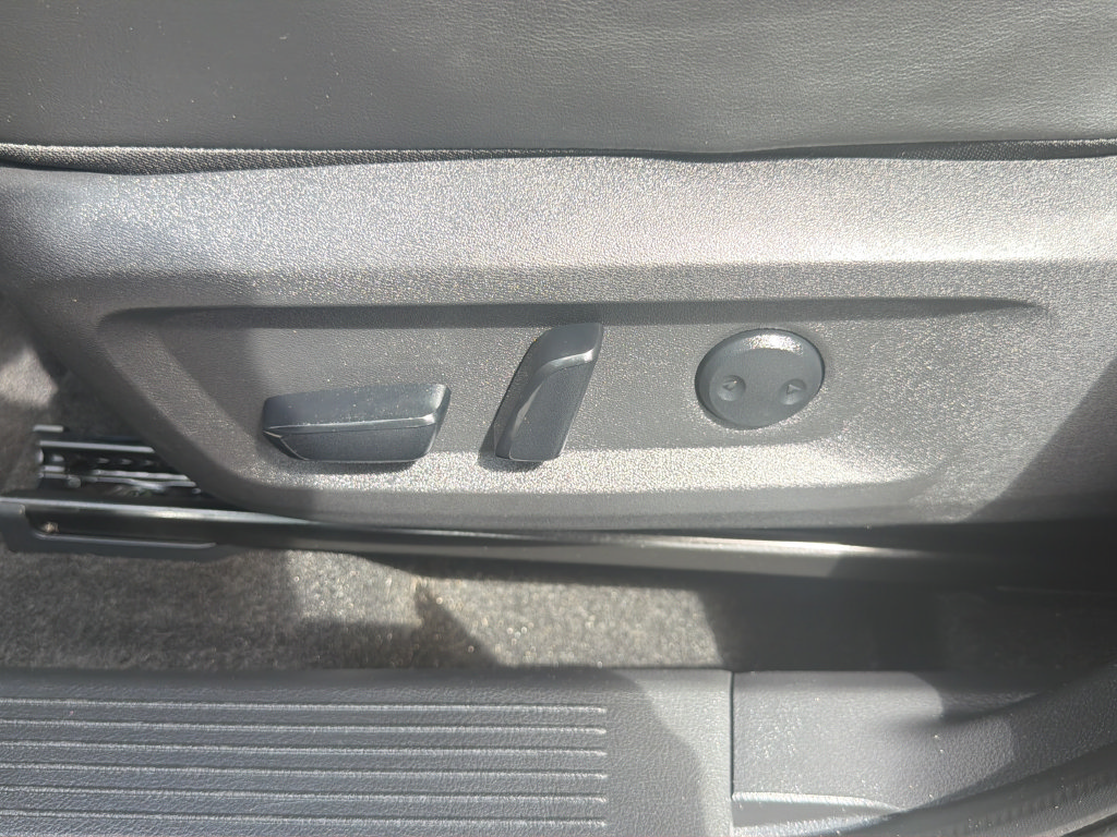 Certified 2025 Nissan Rogue SV w/ SV Premium Package FWD image 28