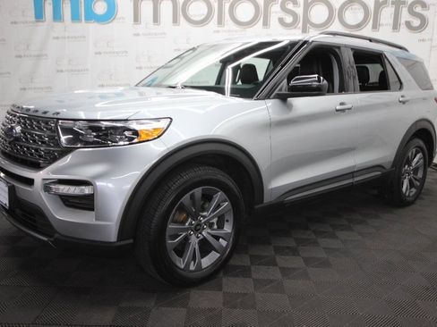 Used 2022 Ford Explorer XLT w/ Equipment Group 202A image 2