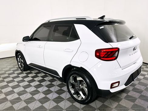 Used 2022 Hyundai Venue Limited w/ Cargo Package image 5