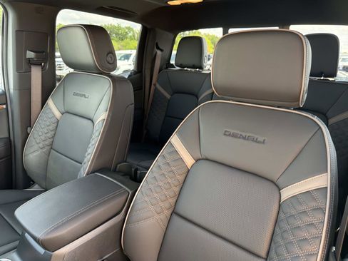 New 2026 GMC Canyon Denali AWD/4WD image 18