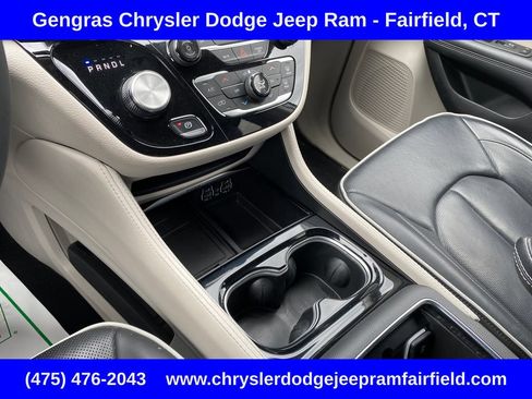 Certified 2024 Chrysler Pacifica Limited FWD image 15