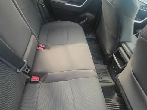 Used 2020 Toyota RAV4 LE FWD image 10