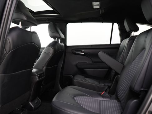 Certified 2026 Toyota Highlander XSE AWD/4WD image 19