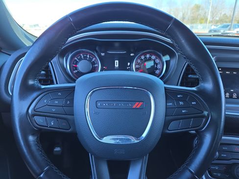 Used 2021 Dodge Challenger SXT image 11
