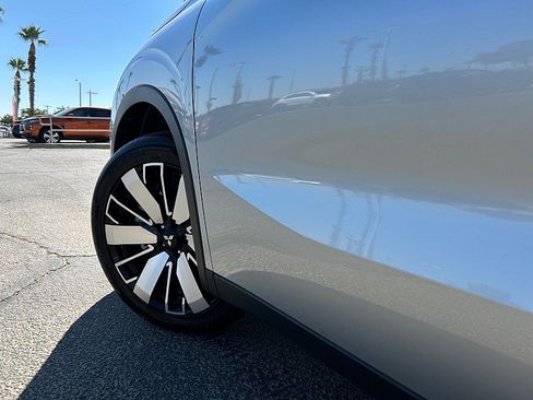 New 2025 Mitsubishi Outlander SE image 11