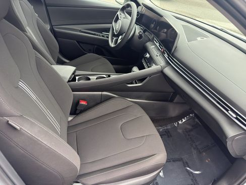 Used 2025 Hyundai Elantra SEL FWD image 21
