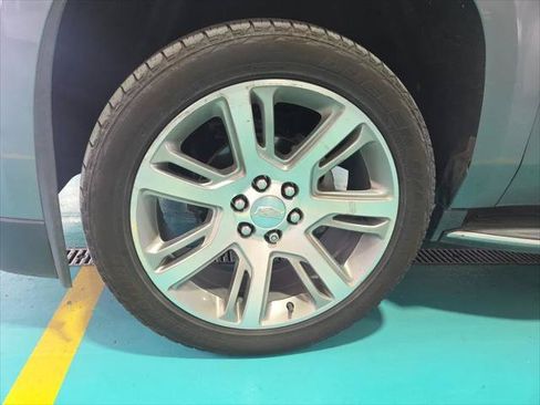 Used 2019 Cadillac Escalade ESV Luxury RWD image 6