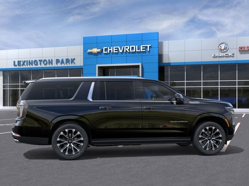New 2026 Chevrolet Suburban High Country image 5