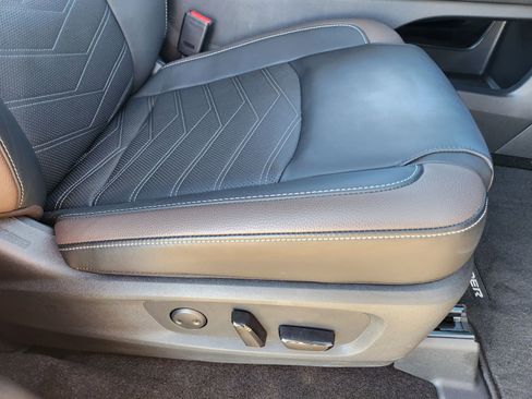 Used 2025 Nissan Pathfinder Platinum w/ Cargo Package image 28