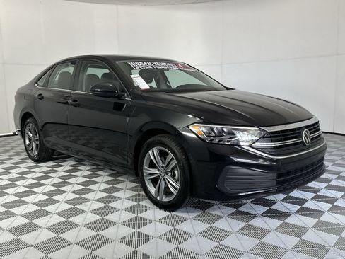 Used 2024 Volkswagen Jetta SE FWD image 2