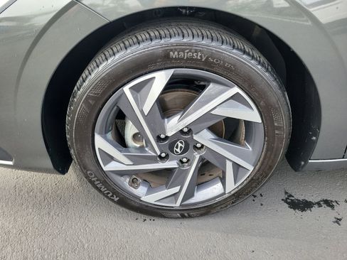 Certified 2025 Hyundai Elantra Sport image 31