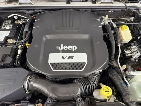 Used 2016 Jeep Wrangler Unlimited Sport w/ Quick Order Package 24S AWD/4WD image 26