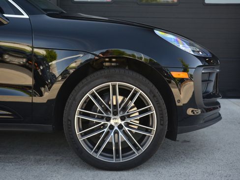 Certified 2026 Porsche Macan AWD/4WD image 11