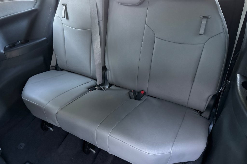 Certified 2025 Toyota Sienna XLE FWD image 14