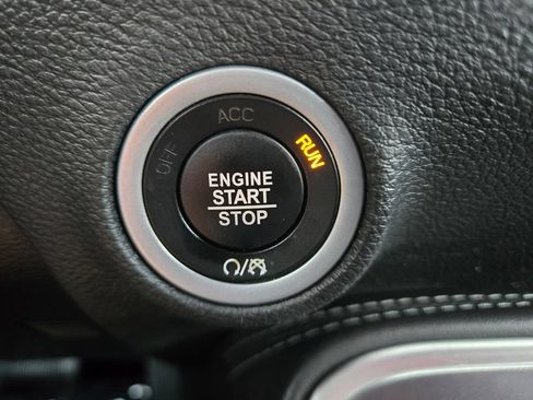 Used 2019 Dodge Challenger SXT RWD image 33