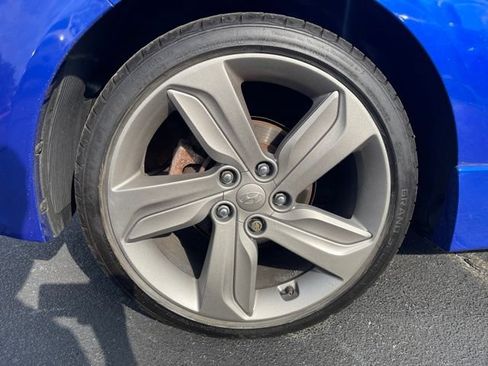 Used 2013 Hyundai Veloster Turbo FWD image 9