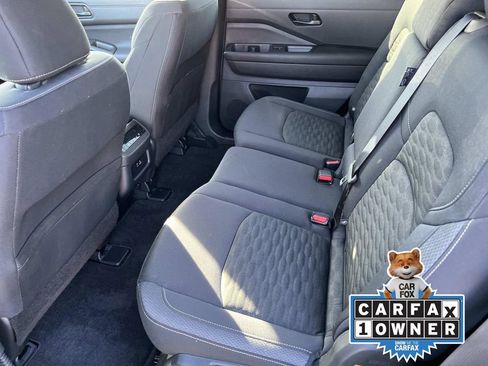 Used 2025 Nissan Pathfinder SV image 17