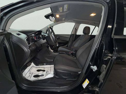Used 2018 Chevrolet Trax LS AWD/4WD image 16