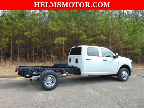New 2026 RAM 3500 Tradesman AWD/4WD image 15