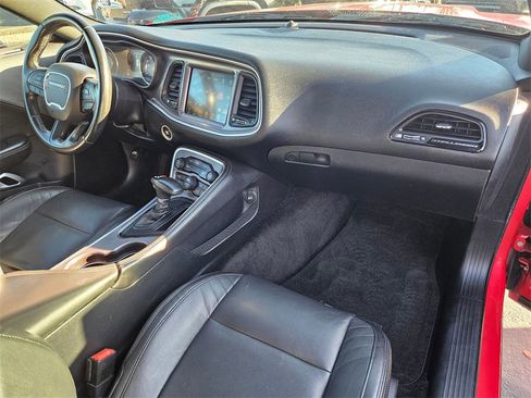 Used 2015 Dodge Challenger SXT w/ Driver Convenience Group image 34