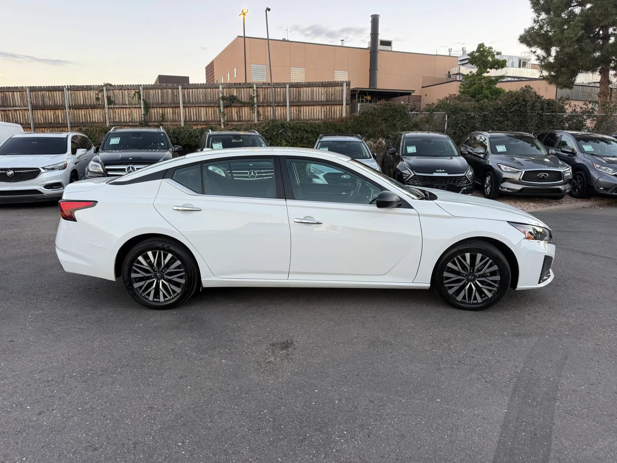 Used 2025 Nissan Altima 2.5 SV FWD image 5