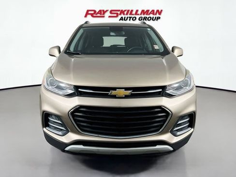 Used 2018 Chevrolet Trax LT w/ LT Convenience Package FWD image 2