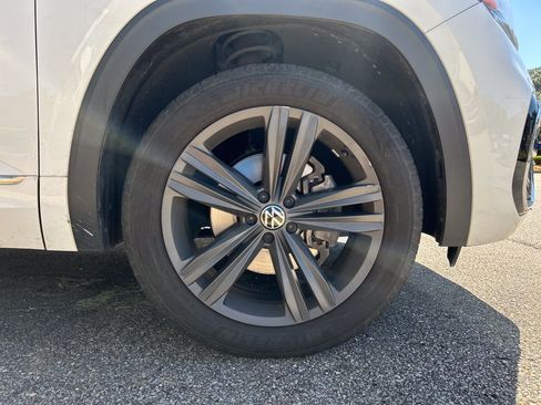 Used 2021 Volkswagen Atlas SE w/ Panoramic Sunroof Package FWD image 6