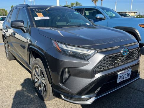 Used 2022 Toyota RAV4 SE w/ Carpet Mat Package (TMS) AWD/4WD image 3